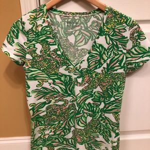 Lily Pulitzer v-neck t-shirt